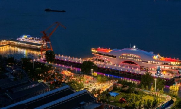 5 万方滨江草坪撒欢！快乐毛球「无宠不起浪」萌宠盛宴落地芜湖老船厂1900