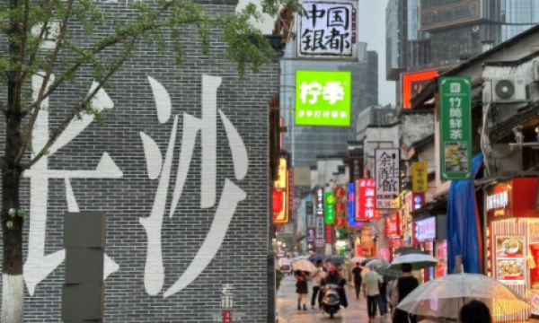 秋老虎下的长沙美食小吃味觉突围：在五一广场与太平老街，吃出烟火里的性价比